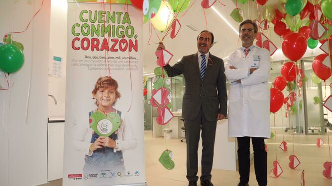 Quirónsalud Málaga y Fundación Olivares inundan el Hospital de Día de globos con mensajes de apoyo a pacientes.