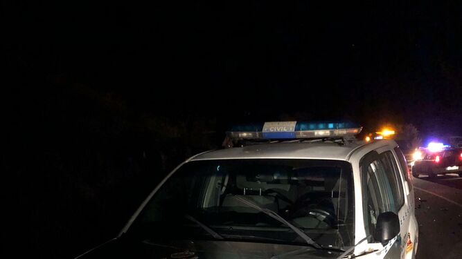 Fotos del accidente de un coche de la Guardia Civil en Casarabonela