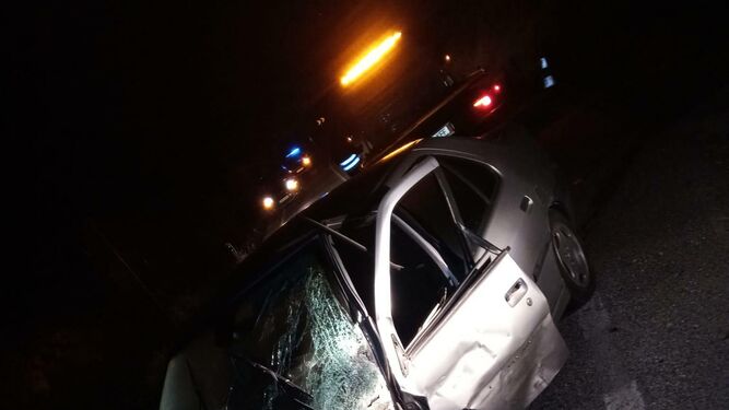 Fotos del accidente de un coche de la Guardia Civil en Casarabonela