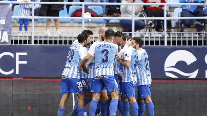 El Málaga celebra un gol en La Rosaleda