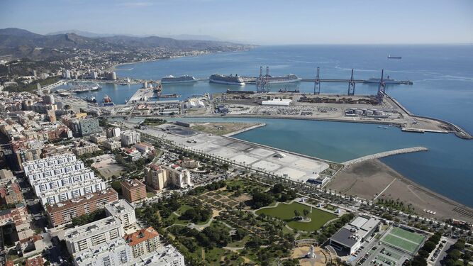 Vista del puerto de Málaga y de la zona donde se ejecutaría la marina deportiva.