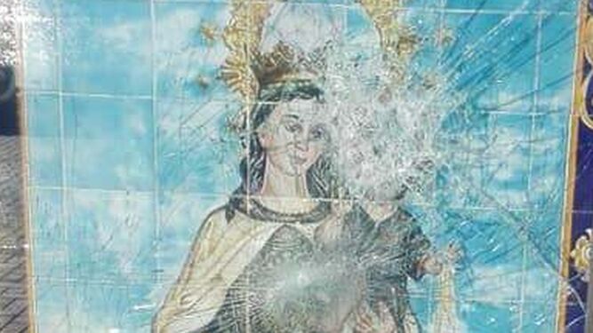 El mosaico de la Virgen del Carmen de Huelin dañado