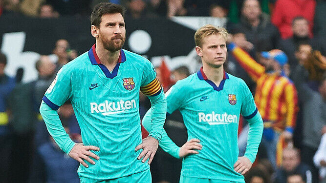 El gesto serio de los jugadores del Barcelona.