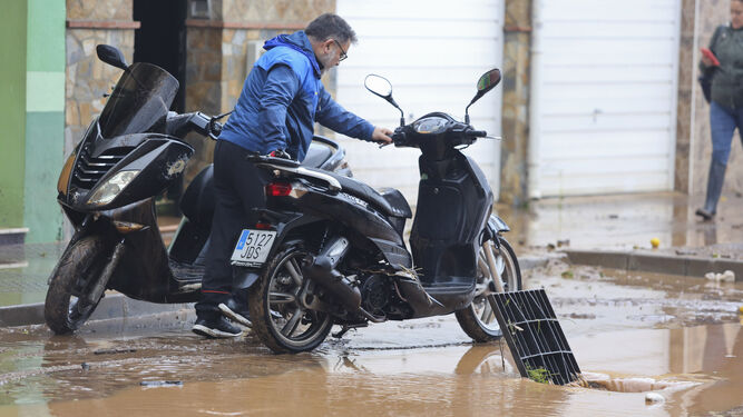 Las fotos de Campanillas inundada por el desbordamiento del r&iacute;o