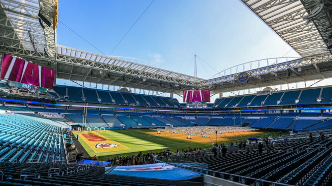 Vista del estadio Hard Rock de Miami, durante los preparativos de la Super Bowl que se juega esta noche