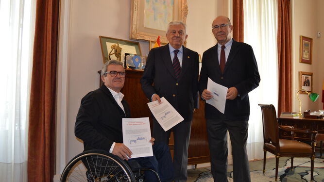 Ernesto Mesa, Francisco Herrero y Francisco Ferraro en la presentación del informe 'Economía andaluza. Cuarto trimestre de 2019' del OEA.