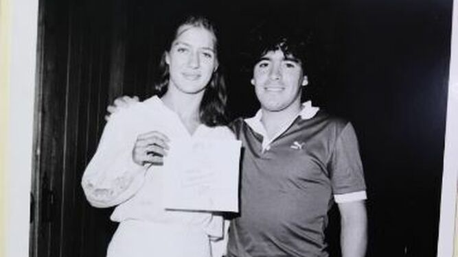 Foto del libro de recuerdos del Meliá Costa del Sol en la que aparece Diego Armando Maradona en una de sus visitas.