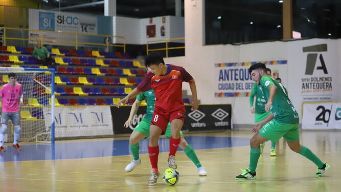 El UMA Antequera derrota a la selección de Vietnam (3-1)
