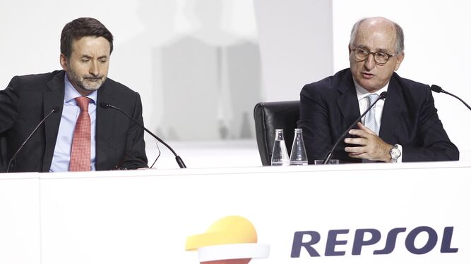 Josu Jon Imaz, consejero delegado, y Antonio Brufau, presidente de Repsol, el pasado mes de diciembre