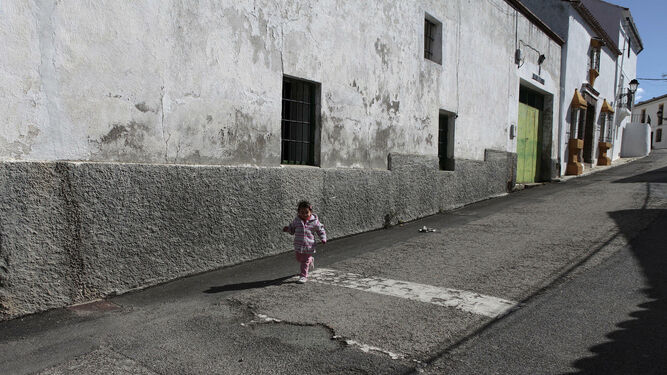 Una niña en una calle de Atajate