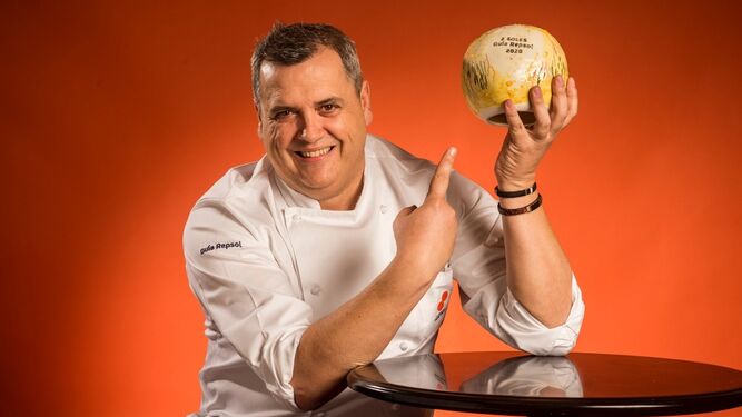 El chef José Alvárez, que ha entrado directamente a la categoría 'Dos Soles' de la guía este año.