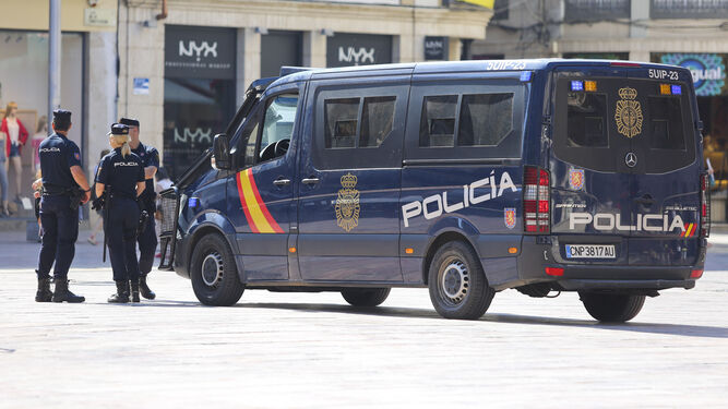 Policías nacionales en el centro de Málaga