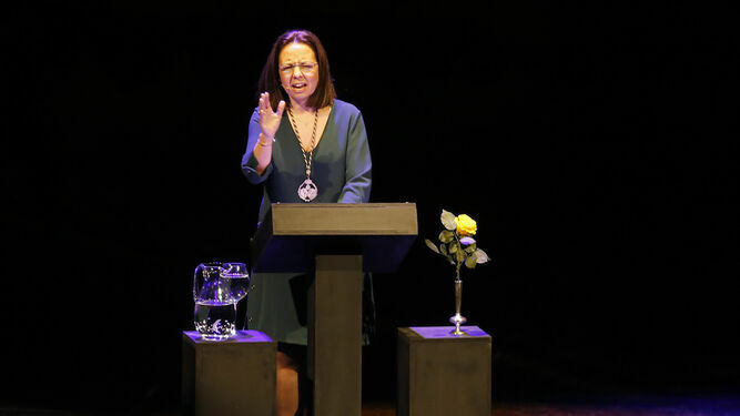 Paloma Saborido durante su pregón en el Teatro Cervantes en 2019.