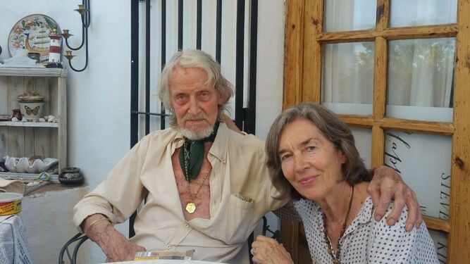 Jurgen Vig Muller y su amiga desde hacía años María von Plomgren, en una imagen reciente tomada en una vivienda de La Virginia, en Marbella.