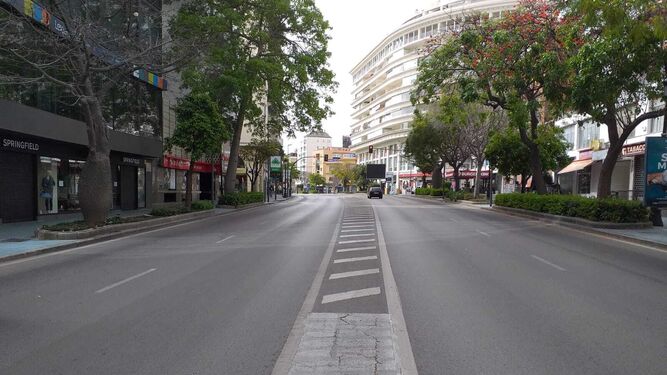 La arteria principal de Marbella, Ricardo Soriano, solitaria.