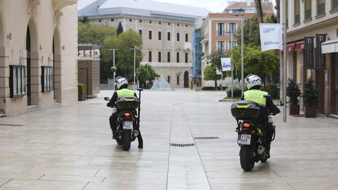 Policías Locales en Málaga, durante el estado de alarma del coronavirus.