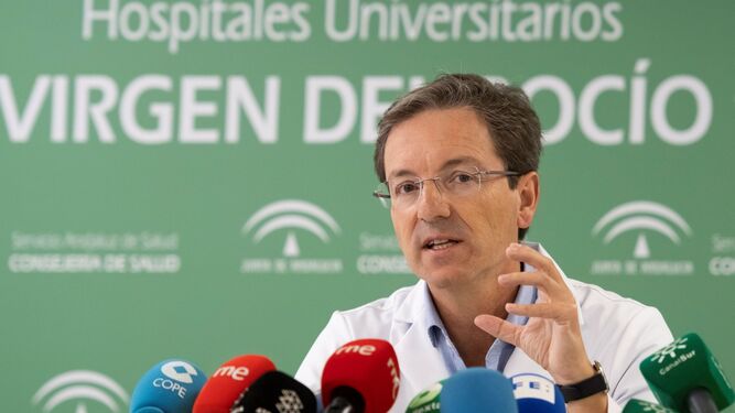 El jefe de Infecciosos del Hospital Virgen del Rocío de Sevilla, José Miguel Cisneros.