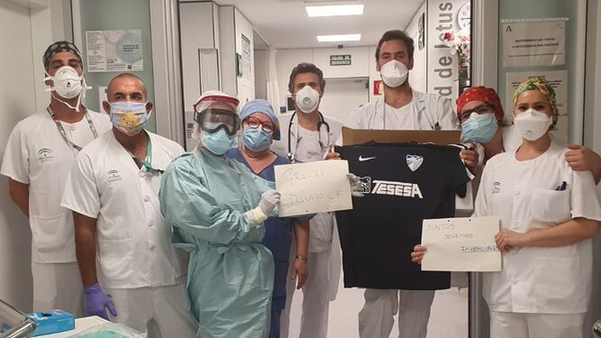 Profesionales del Hospital Regional, dan las gracias al Málaga.