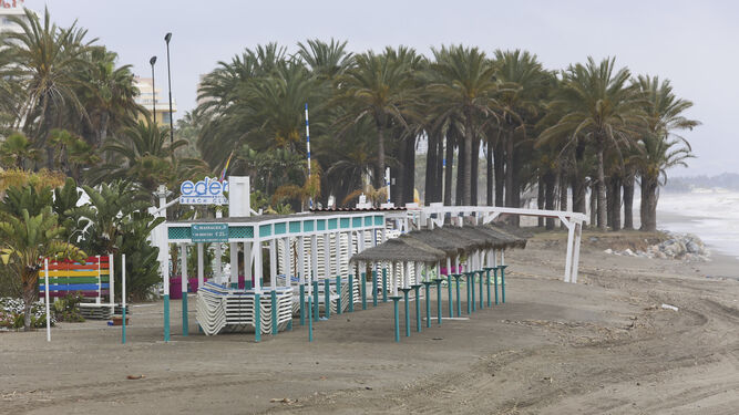 Playas cerradas en Torremolinos, la imagen del coronavirus en M&aacute;laga