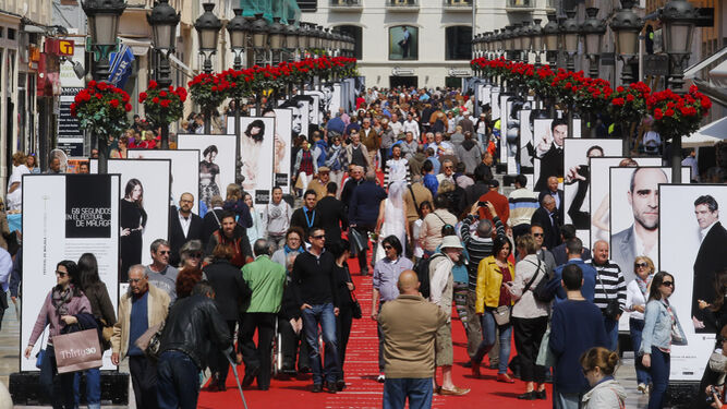 Exposición y alfombra roja en la calle Larios durante una de las últimas ediciones del Festival de Málaga.