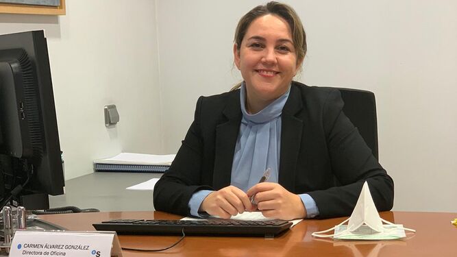 Carmen Álvarez, directora de la oficina del Banco Sabadell en Puerto Banús.