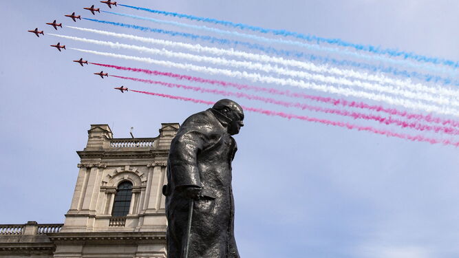 El Reino Unido celebra el 75º aniversario del fin de la Segunda Guerra Mundial en confinamiento.