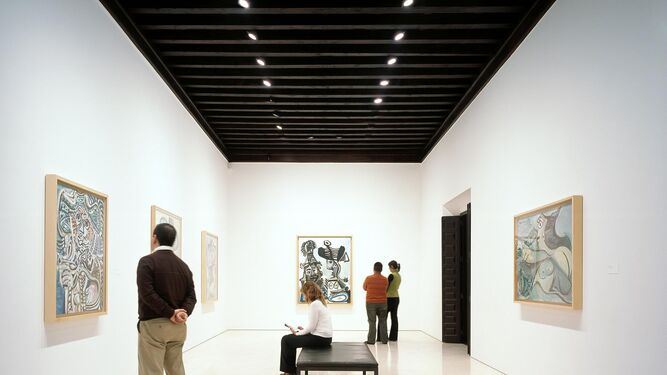 Una de las salas de la colección permanente del Museo Picasso Málaga.