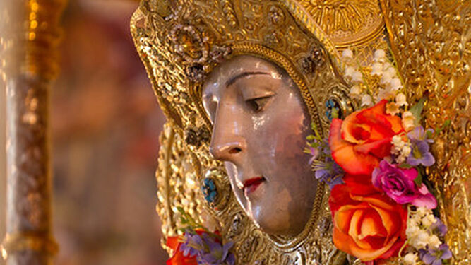 La imagen de la Virgen del Rocío, captada en una retransmisión de Canal Sur
