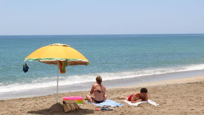 Fotos de la desescalada: Fuengirola ya disfruta del sol y la playa en la fase 2