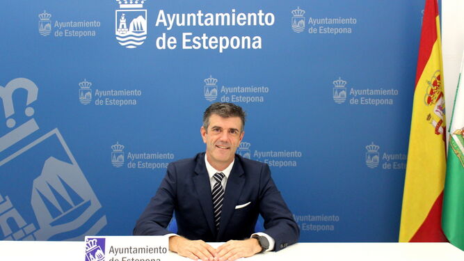 el responsable del área Económica del Ayuntamiento de Estepona, José María Ayala.