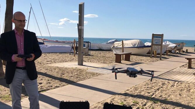 Mijas cuenta ya con tres drones para el control del aforo de las playas.