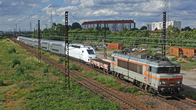 Imagen del primer tren de SNCF que enviará a España para competir en el AVE 'low cost'.