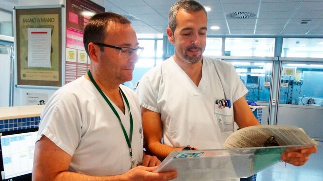 Dos de los sanitarios del equipo de donaciones del Hospital Costa del Sol de Marbella
