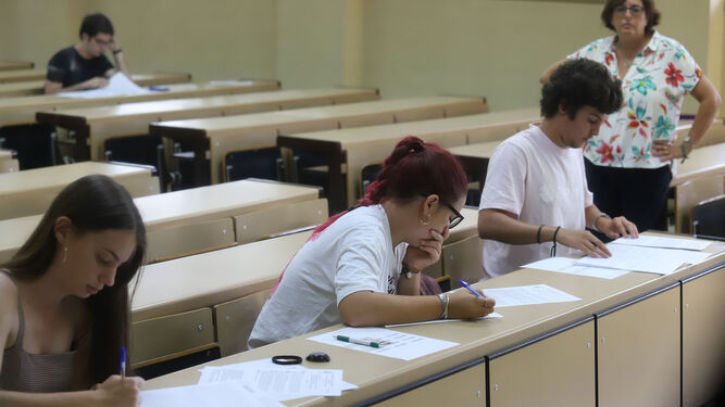Alumnos durante las pruebas de Selectividad del pasado año.
