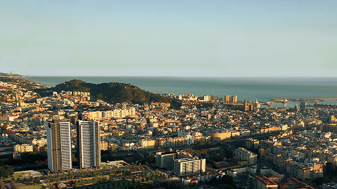 Vista del paisaje de Málaga y de las dos torres de 30 plantas proyectadas en Martiricos.