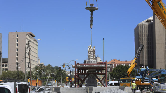 Fotos de la fuente de las Tres Gitanillas, que ya luce en la Avenida de Andaluc&iacute;a de M&aacute;laga