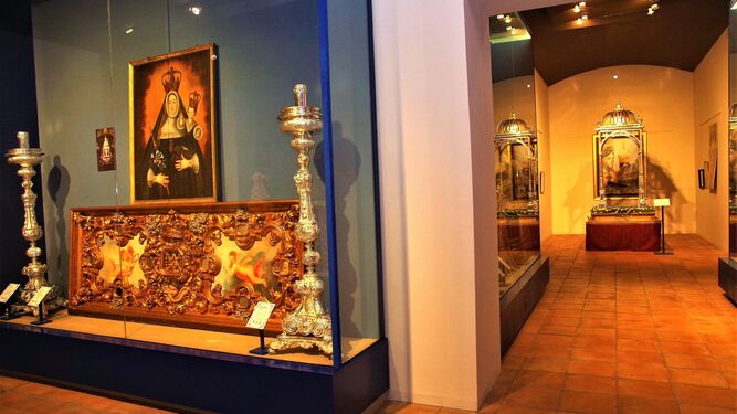 Interior de la exposición '100 años de devoción a la Virgen de Araceli en Málaga'.