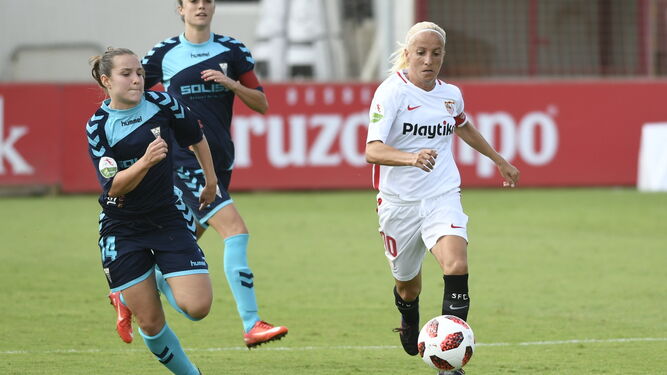 La malagueña Alicia Fuentes, durante un partido con el Sevilla.