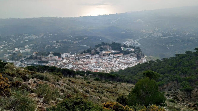 Las vistas que nos ofrece la Gran Senda de Málaga son, precisamente, de este mundo.