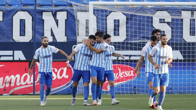 Los jugadores celebran el gol de Sadiku al Girona.