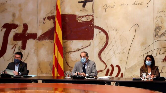 El vicepresidente de la Generalitat, Pere Aragonès; el president, Quim Torra, y la consellera de la Presidencia, Meritxell Budó, durante la reunión semanal del Gobierno catalán este martes.