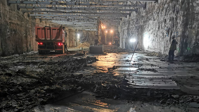 Interior del tercer nivel del túnel del Metro ya excavado bajo Callejones del Perchel.