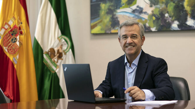 José María García Urbano en su despacho de Alcaldía.