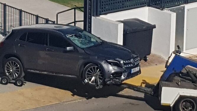 El vehículo supuestamente implicado en el atropello mortal del ciclista en Estepona.