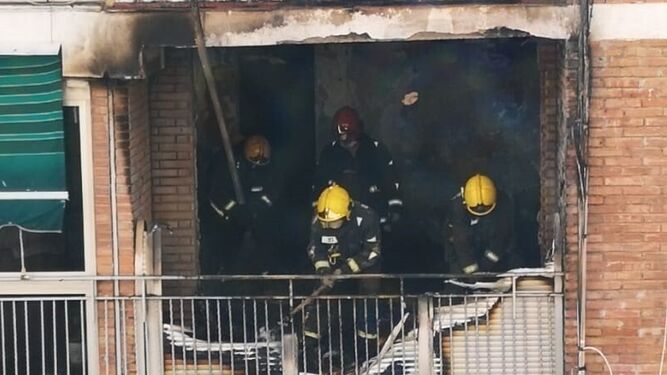 Un incendio afecta a una vivienda de un edificio de la zona Miraflores de Málaga capital.
