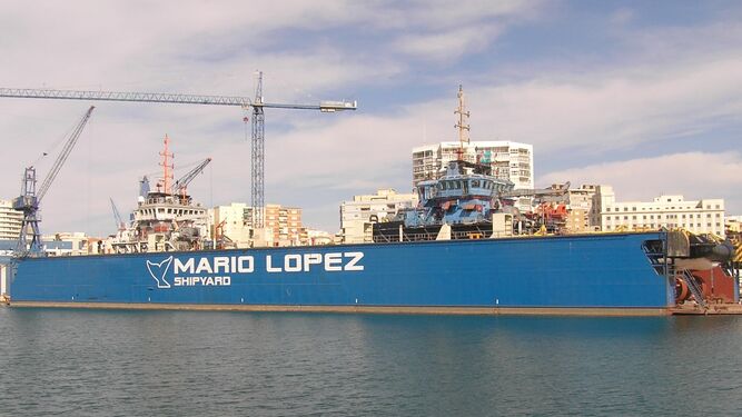 Los remolcadores ‘Lamnalcos’ ayer en el dique flotante de Mario López.