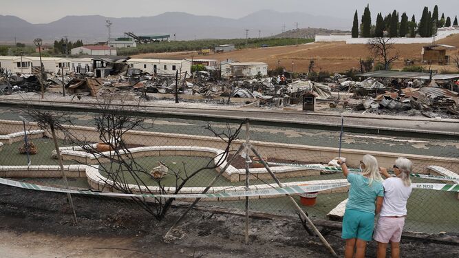 Las fotos del camping de Mollina, arrasado por el incendio