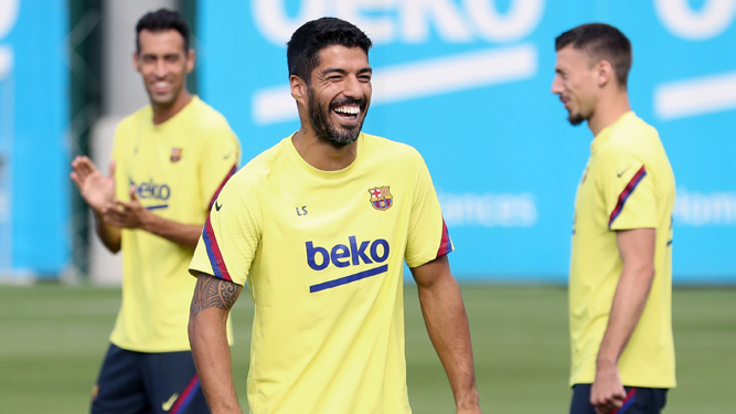 Varios jugadores del FC Barcelona, durante el entrenamiento de este pasado martes.