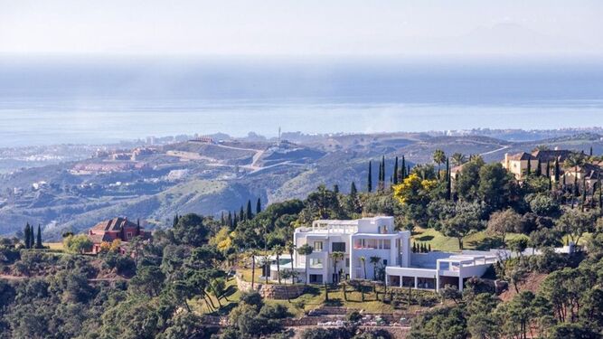 Las impresionantes vistas desde este chalet en Benahavís, el segundo más caro de España.