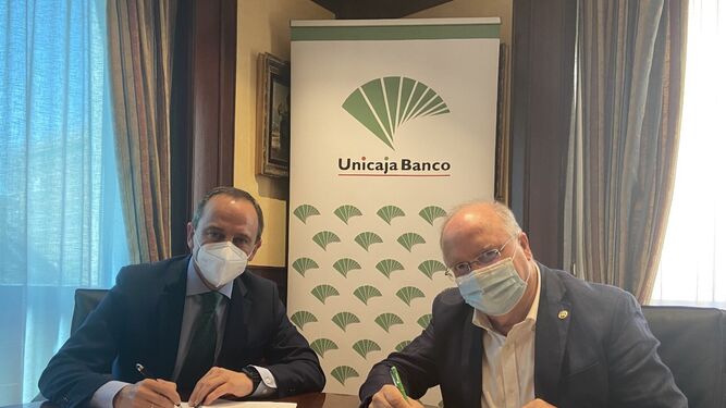 Firma del acuerdo de colaboración entre Unicaja y las hermandades